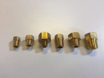 Adapternippel i mässing, NPT - invändig UNF-gäng med kona