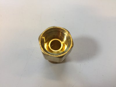 Adapternippel i mässing, NPT - invändig UNF-gäng med kona